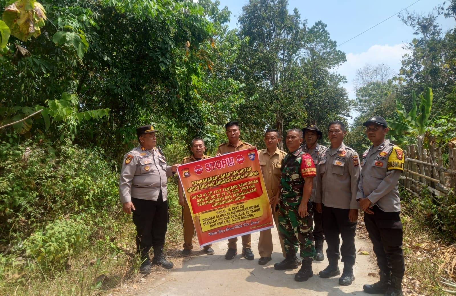 Patroli Bersama Muspika, Polsek Sosoh Buay Rayap Perkuat Pencegahan Karhutla di Wilayah OKU
