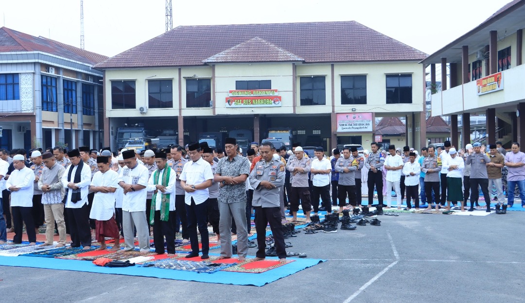 Musim Kemarau Berkepanjangan, Polres Lubuk Linggau Gelar Sholat Istisqa Mohon Hujan dan Keselamatan