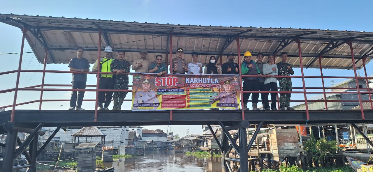 Cegah Karhutla, Polsek Tulung Selapan Sosialisasikan Larangan Membakar Lahan dan Pasang Police Line di Lokasi Terbakar