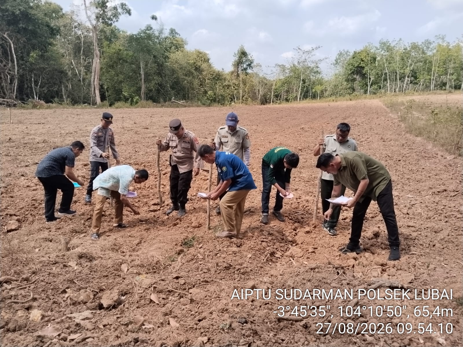Dukung Swasembada Pangan, Polsek Lubai Tanam Jagung Kuartal III Bersama Kelompok Tani Karang Makmur