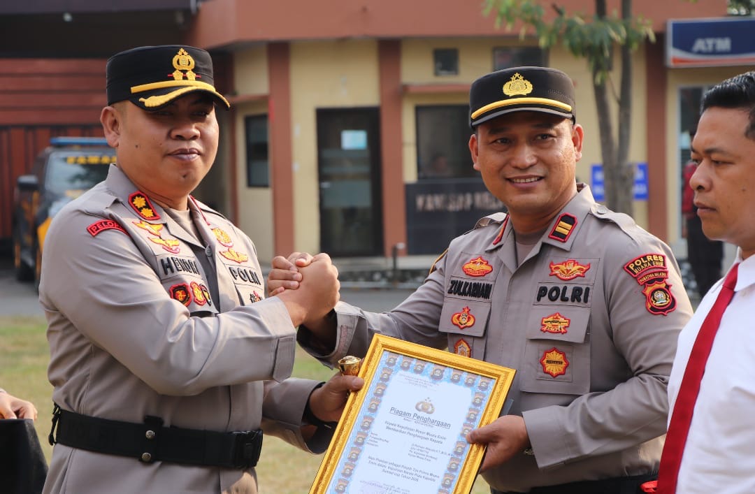 Ukir Prestasi Gemilang! Kapolres Muara Enim Anugerahkan Penghargaan kepada Jawara Karate Kapolda Cup 2026