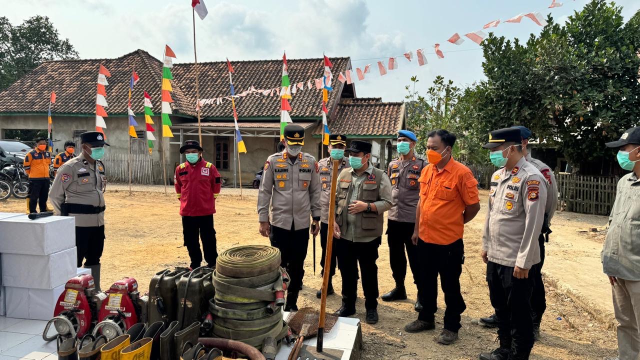 Kunjungi Posko Karhutla 04 Sako, Kapolres Banyuasin Beri Dukungan dan Apresiasi kepada Petugas