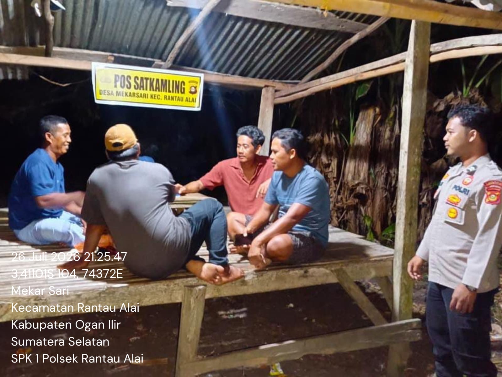 Personil Polsek Rantau Alai Ajak Warga Aktifkan Poskamling, Wujudkan Lingkungan yang Aman dan Kondusif