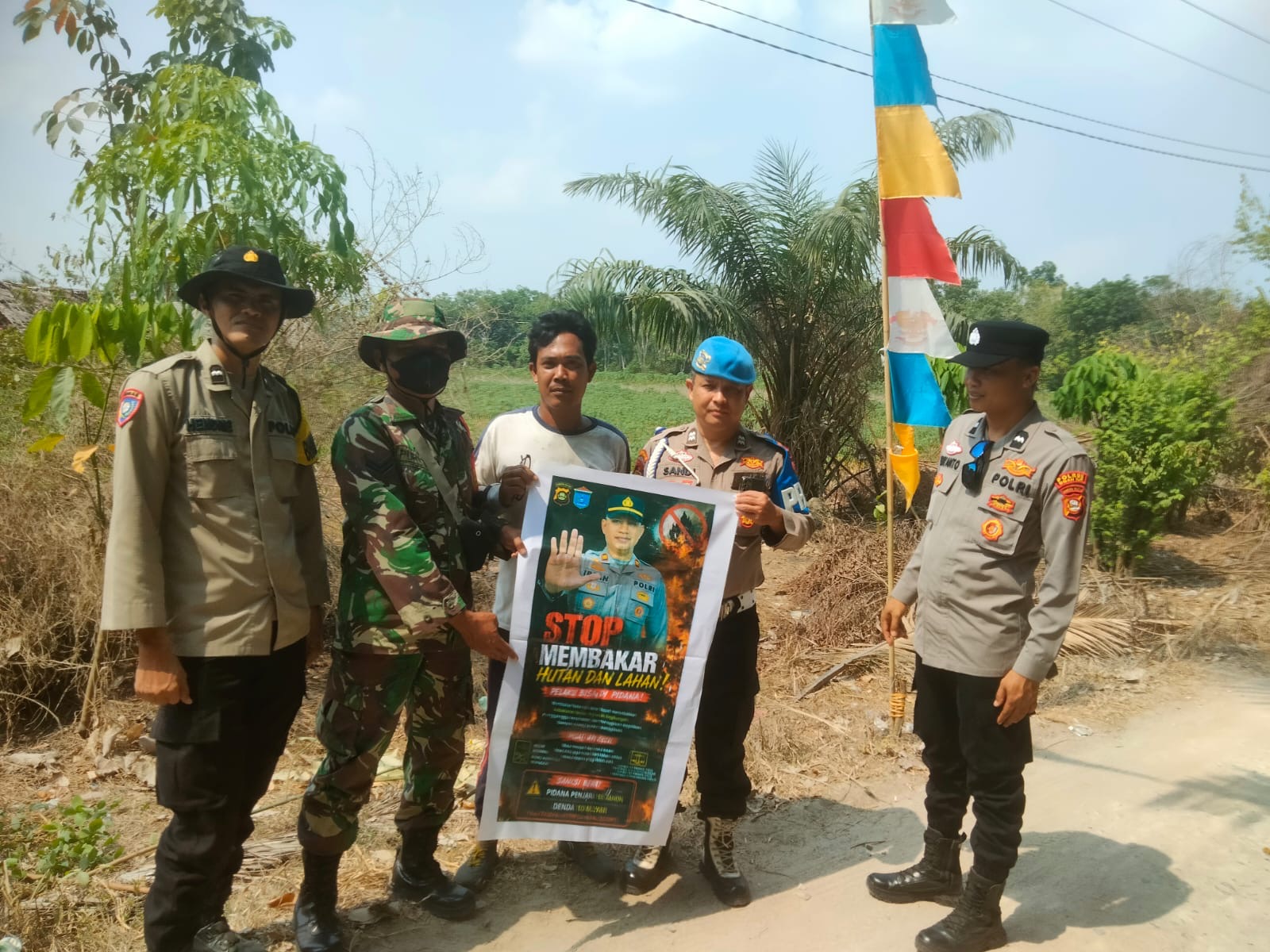 Cegah Karhutla Sejak Dini, Polsek Rantau Alai Ogan ilir Bersama Forkopimcam Patroli ke Desa-Desa Rawan