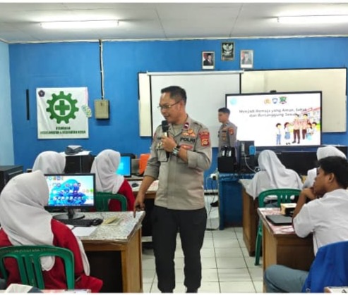 Sat Binmas Polres Lubuk Linggau Ajak Pelajar SMK Yadika Jadi Remaja Sehat, Disiplin dan Bertanggung Jawab