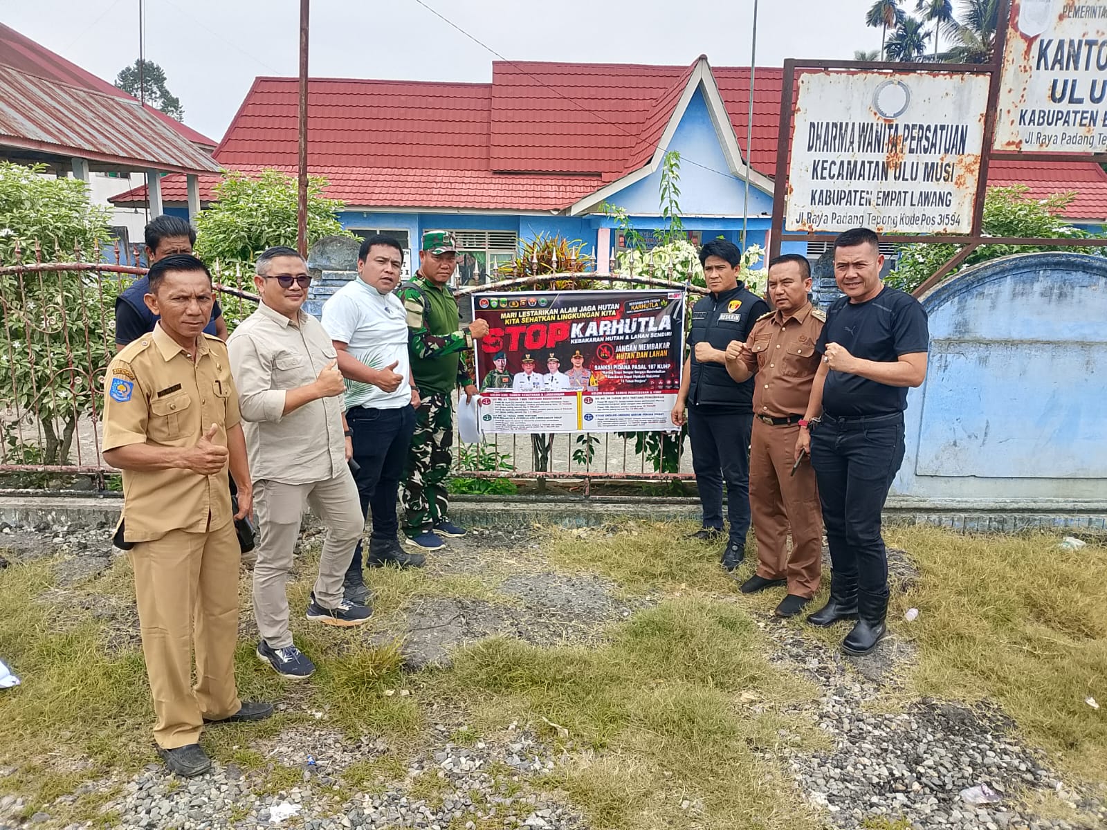 Cegah Karhutla Sejak Dini, Polsek Ulu Musi Bersama PT GSB dan Stakeholder Pasang 130 Spanduk Imbauan