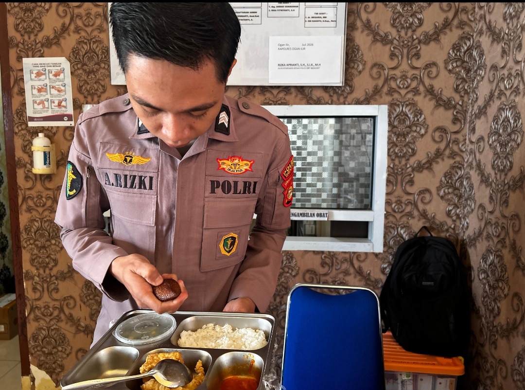 PASTIKAN KUALITAS MAKANAN TERJAGA, DOKKES POLRES OGAN ILIR LAKUKAN FOOD SECURITY MBG DI EMPAT SPPG