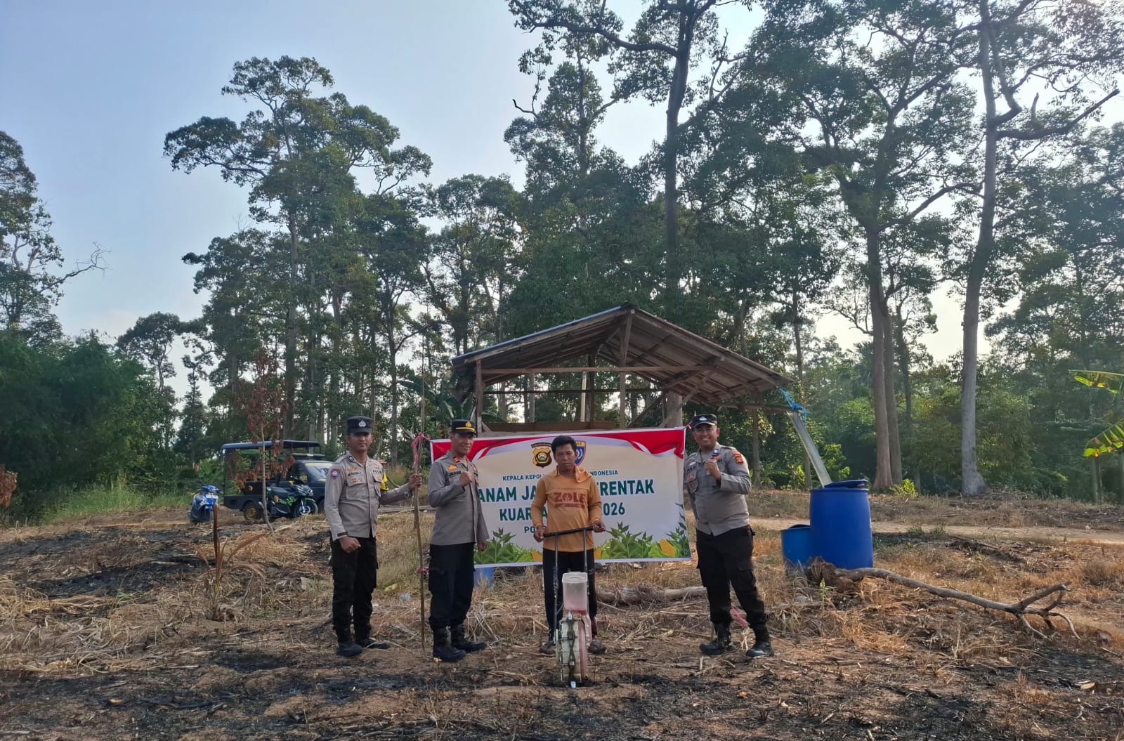 Polsek Lengkiti Dukung Ketahanan Pangan Nasional melalui Penanaman Jagung di Desa Bandar Jaya