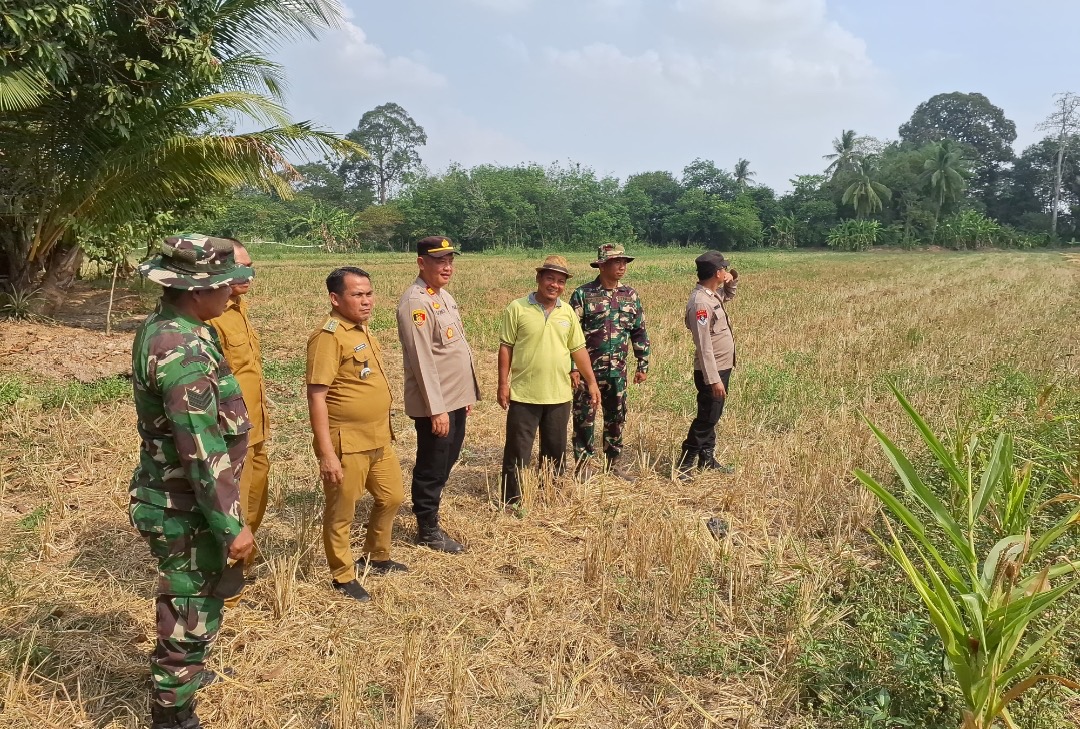 Cegah Karhutla, Polsek Tanjung Raja Bersama Forkopimcam dan Tiga Pilar Gencarkan Patroli
