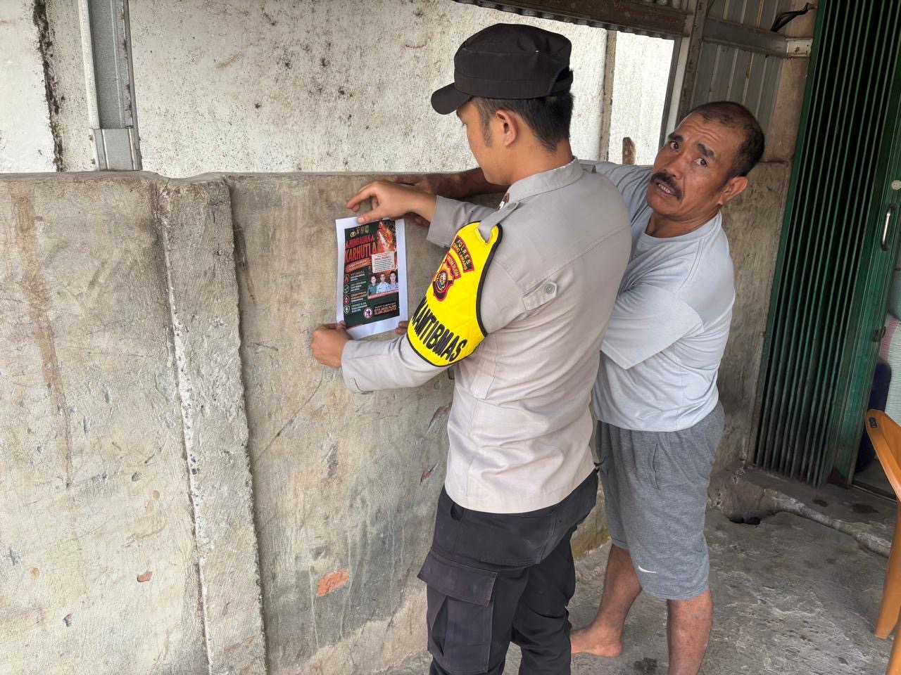 Cegah Karhutla dari Rumah ke Rumah, Polsek Muara Pinang Gencarkan Program “Makmano Karhutlah” di Dua Desa