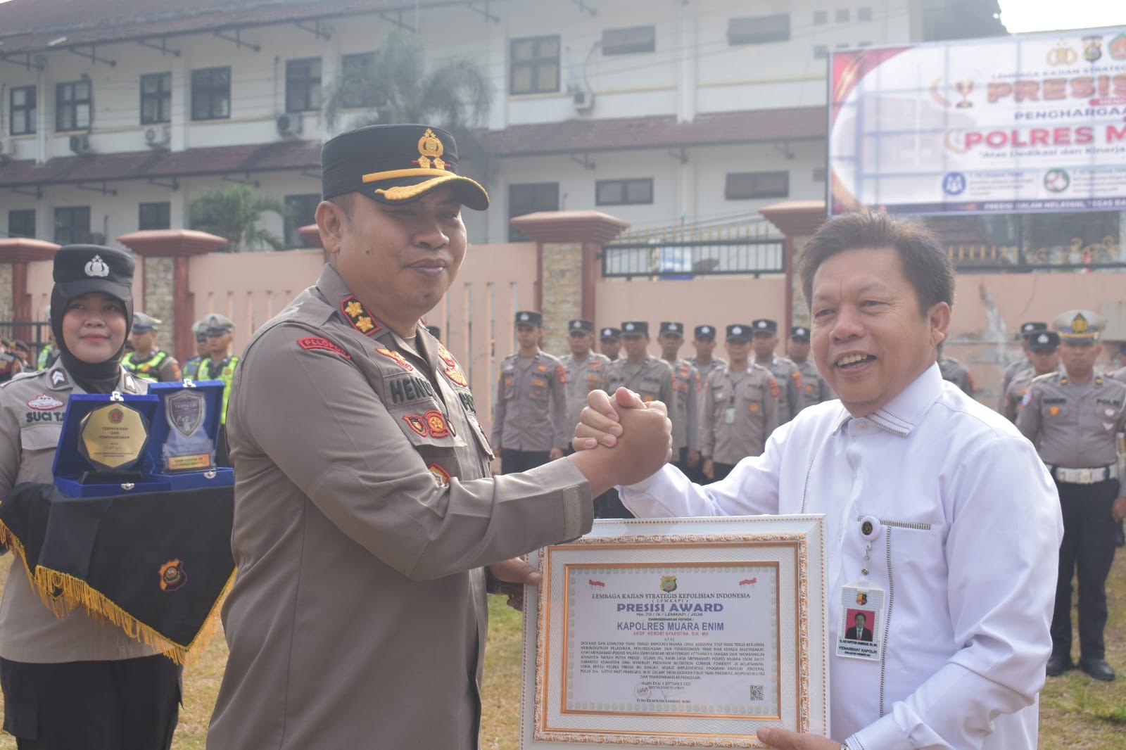 Polres Muara Enim Raih PRESISI AWARD dari LEMKAPI, Bukti Nyata Pengabdian untuk Masyarakat