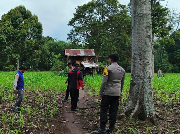 Dukung Ketahanan Pangan, Bhabinkamtibmas Polsek Paiker Pantau Pekarangan Bergizi Warga Desa Jarakan