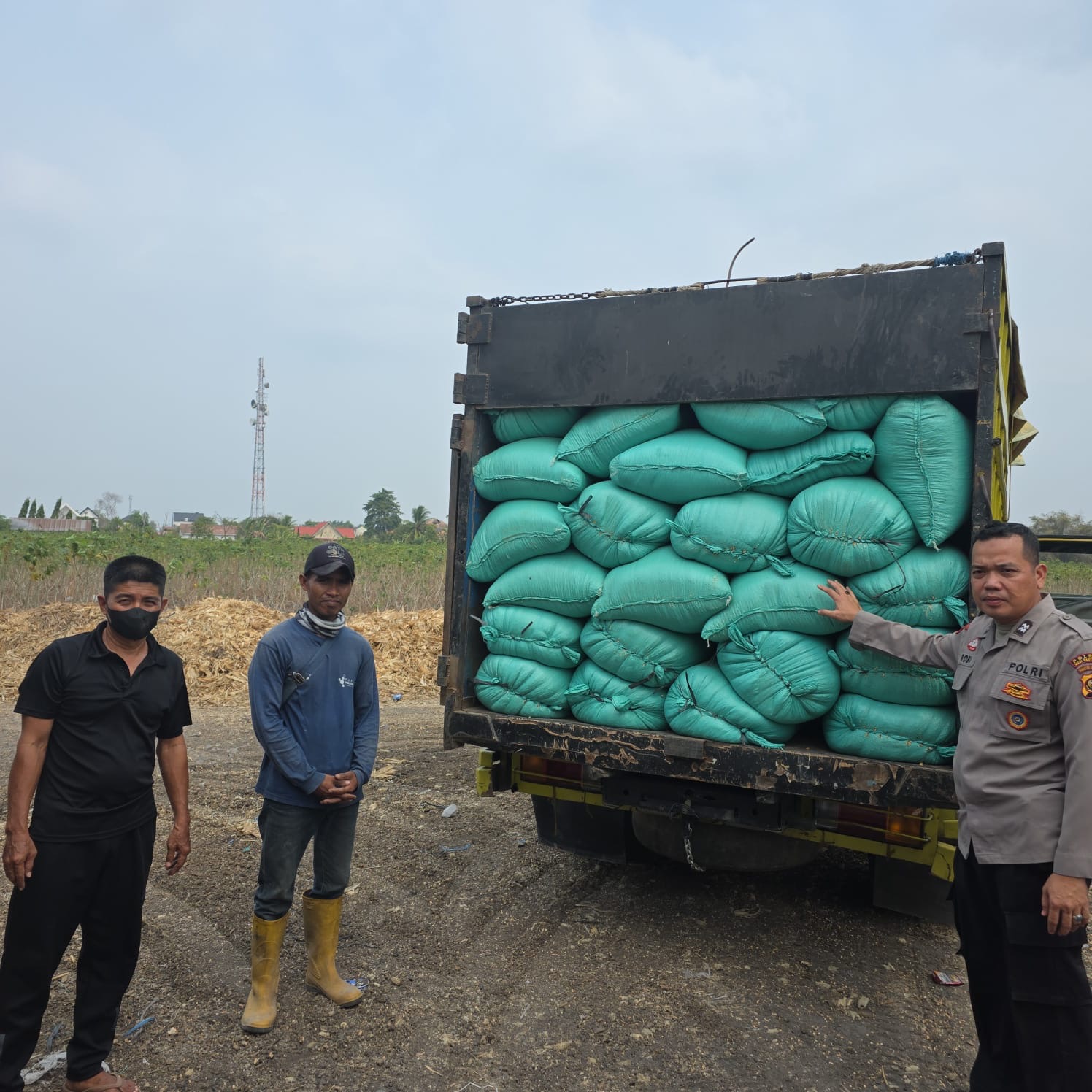 Dukung Ketahanan Pangan, Polsek Babat Toman Dampingi Pengiriman 9,15 Ton Jagung Petani ke Bulog Sumsel