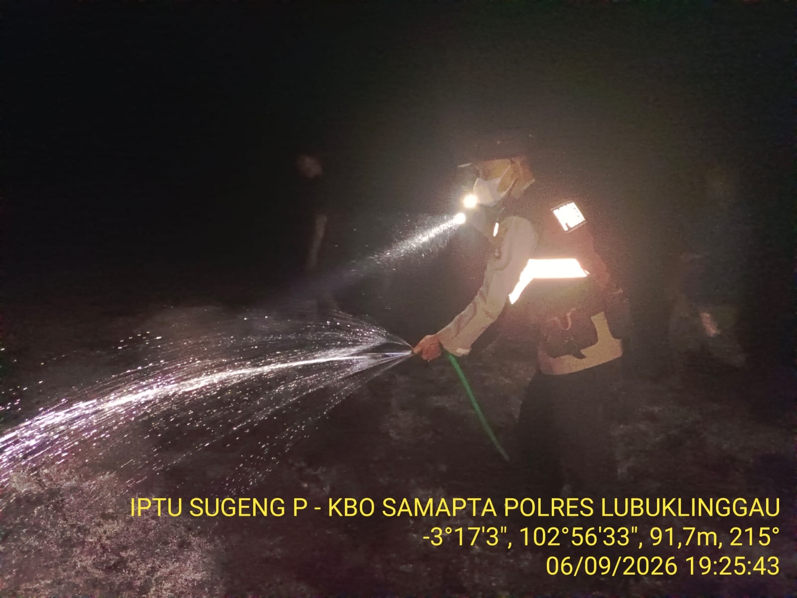 Polsek Lubuk Linggau Selatan I Gerak Cepat Padamkan Karhutla di Air Temam, 2.500 Meter Persegi Lahan Terbakar