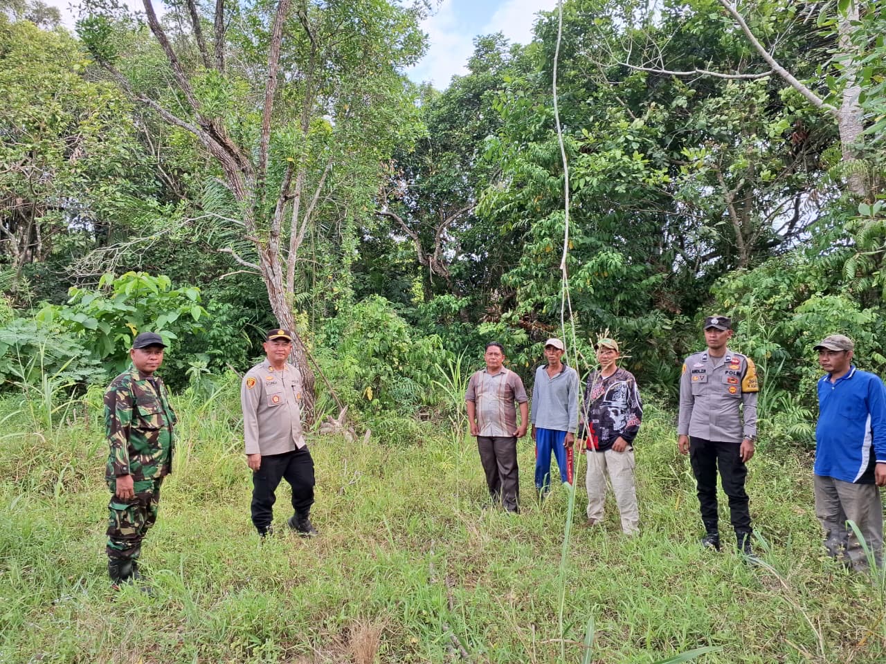 Cegah Karhutla, Polres Ogan Ilir melalui Polsek Tanjung Raja Bersama Forkopimcam dan MPA Gencarkan Patroli