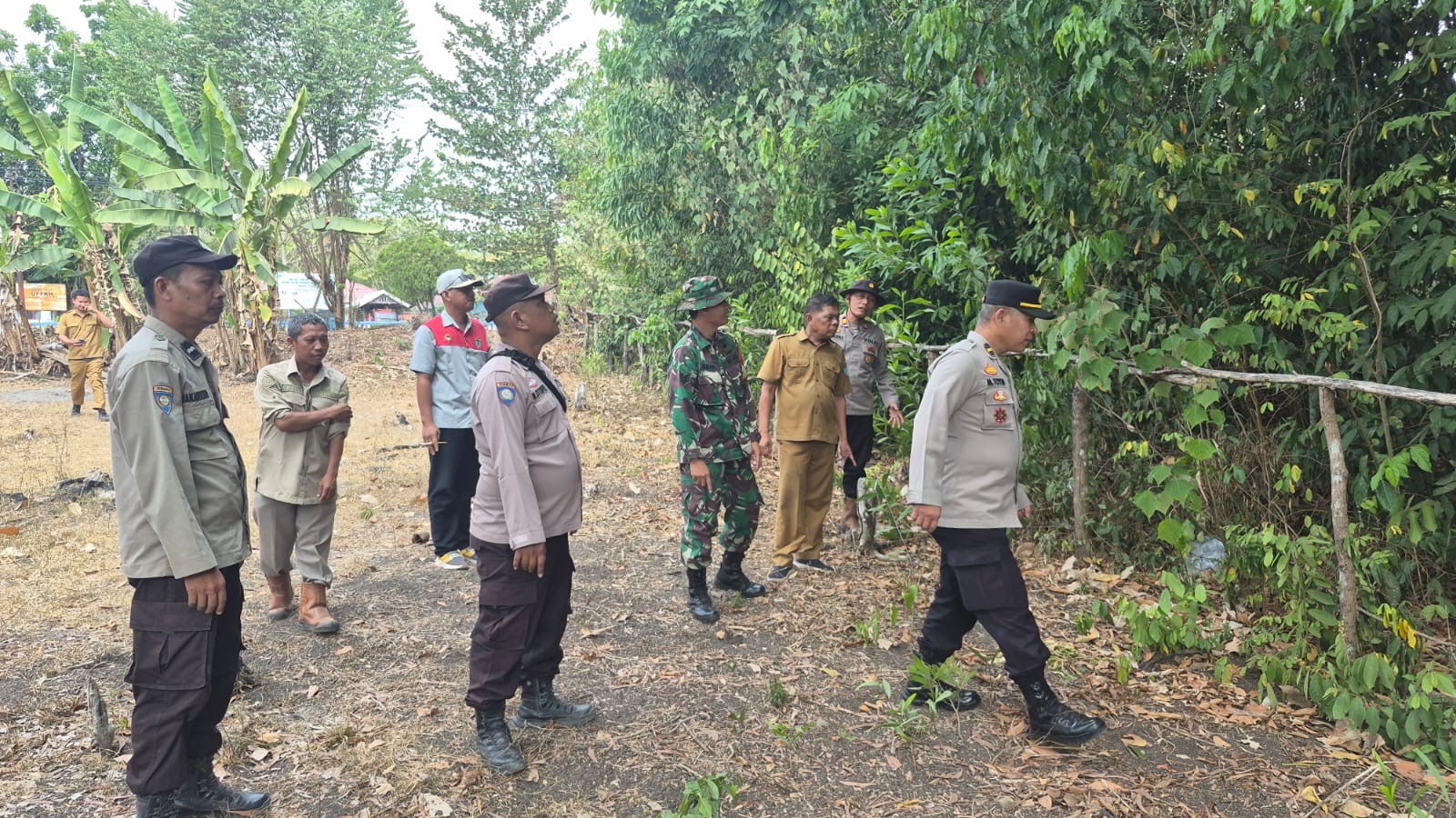 Polres Ogan Ilir melalui Polsek Tanjung Batu Gencarkan Patroli Cegah Karhutla di Desa Burai