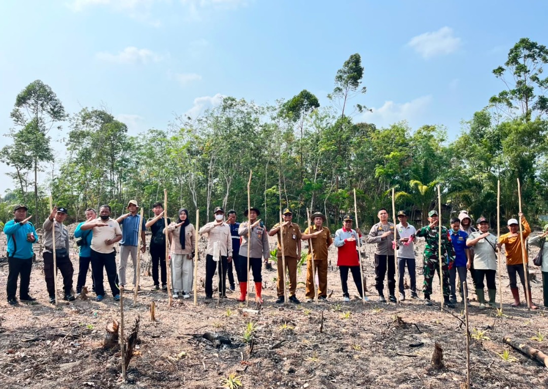 DARI TANAH RAMBANG, TUMBUH HARAPAN: POLSEK RAMBANG DAN MASYARAKAT TANAM JAGUNG 5,5 HEKTARE DUKUNG SWASEMBADA PANGAN 2026