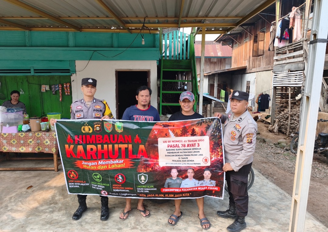 Dukung Program "Makmano Karhutlah", Polsek Muara Pinang Gencarkan Sosialisasi dan Sebar Pamflet Larangan Bakar Lahan