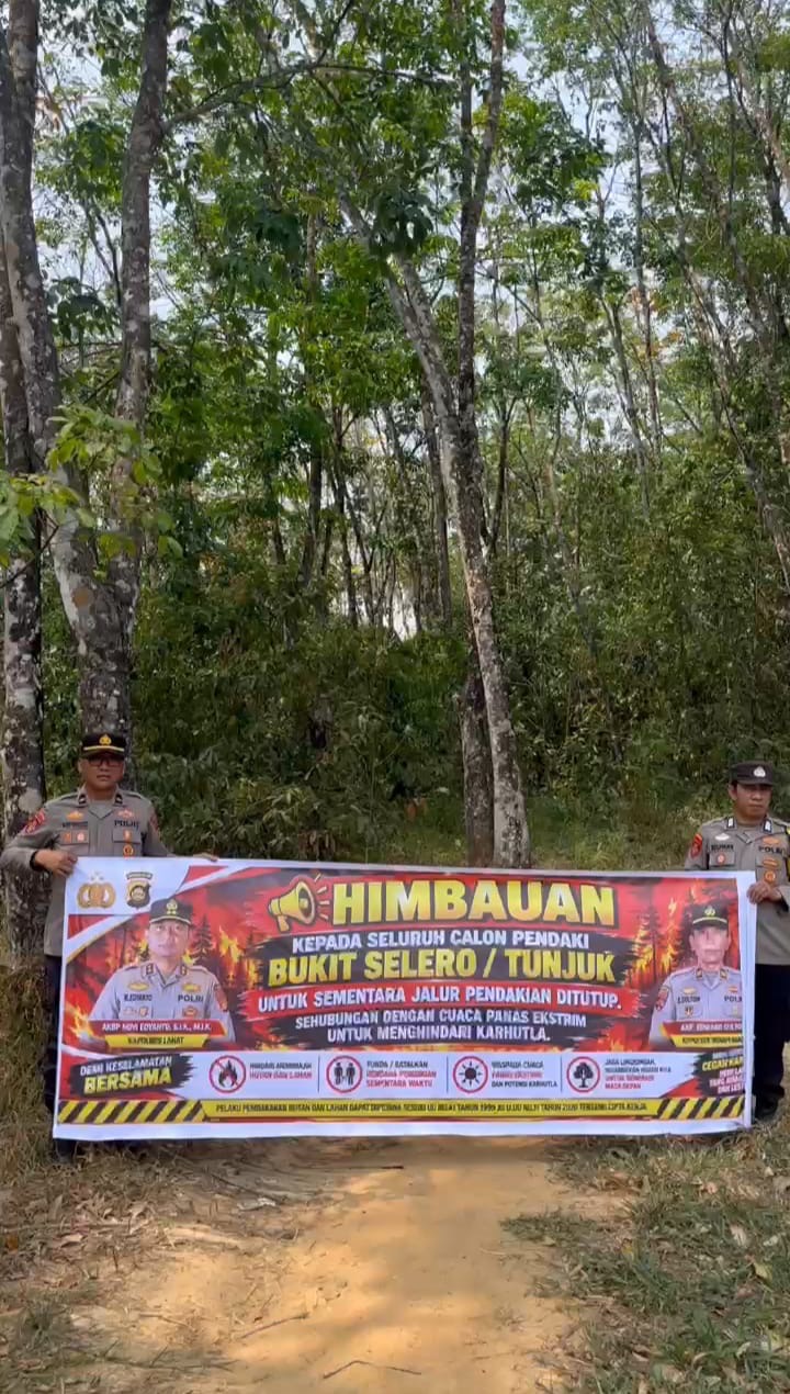 Cegah Karhutla, Polsek Merapi Barat Pasang Spanduk Penutupan Jalur Pendakian Bukit Serelo