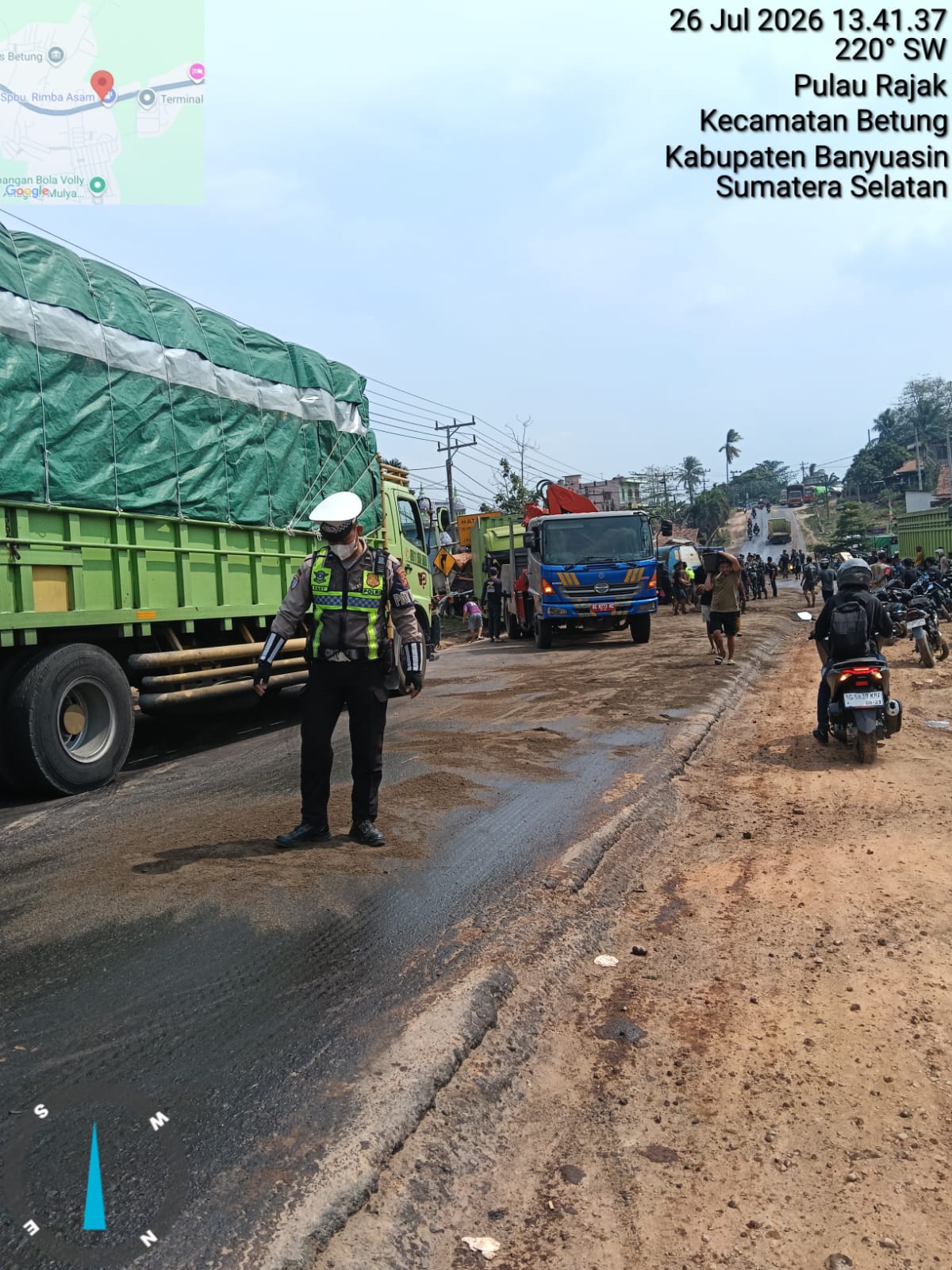 Satlantas Polres Banyuasin Bergerak Cepat Tangani Tumpahan CPO di Betung, Arus Lalu Lintas Kembali Normal