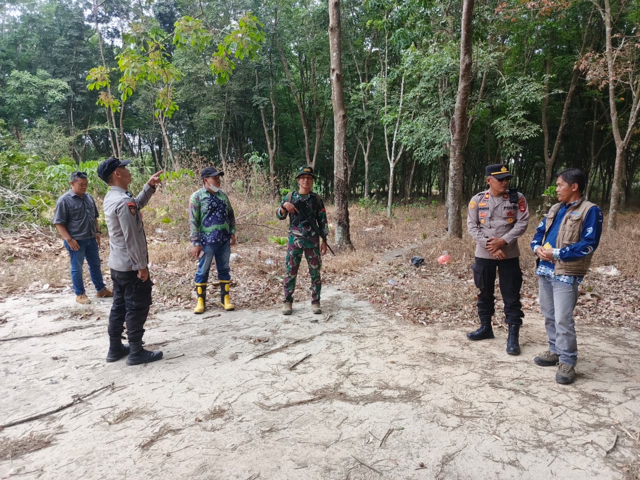 *Sinergi Lintas Sektor, Polsek Tanjung Batu Ogan ilir Perkuat Patroli Pencegahan Karhutla di Desa Burai*