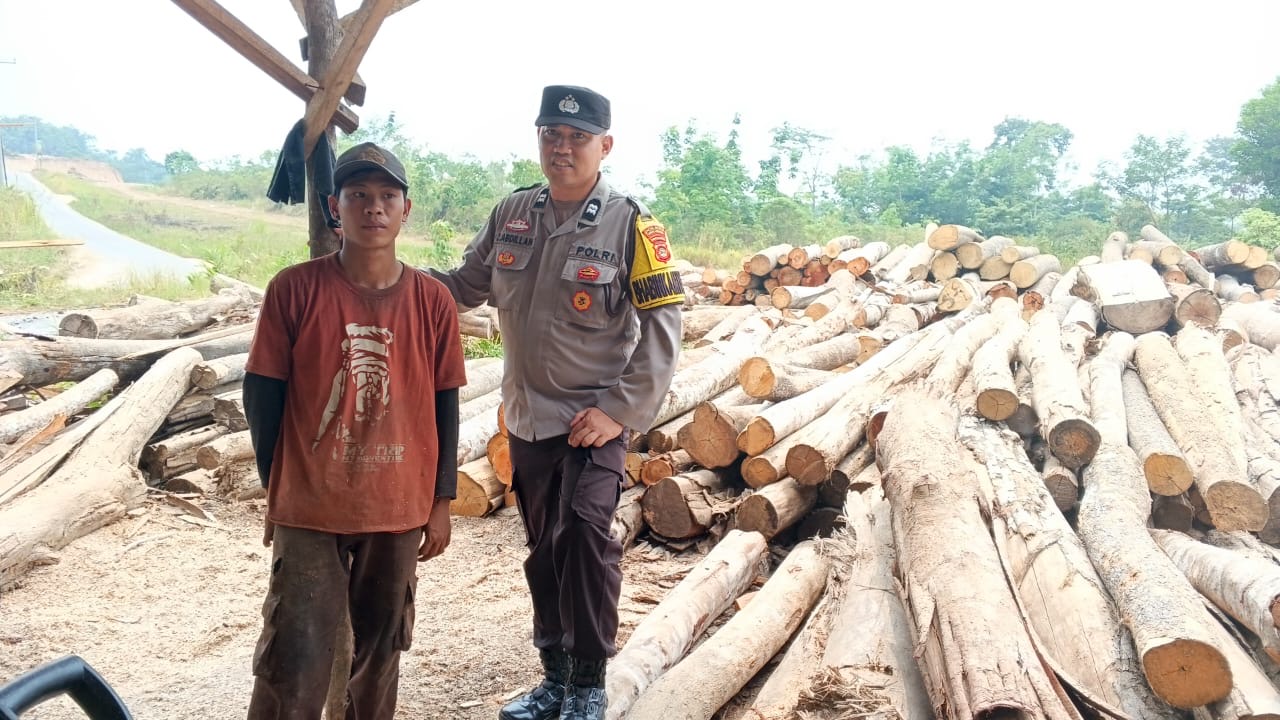 Cegah Karhutla Sejak Dini, Bhabinkamtibmas Tanjung Indah Ingatkan Warga Bahaya Pembakaran Lahan