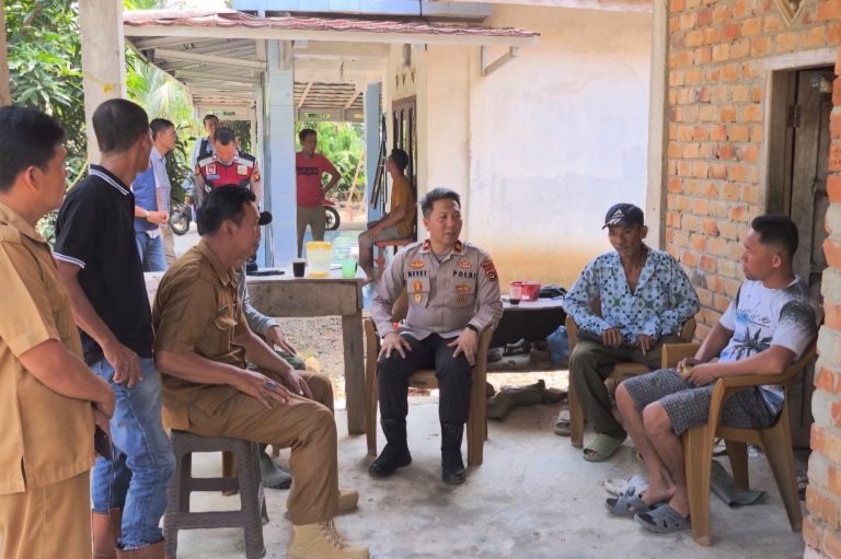 Kapolsek Semidang Aji Sambangi Warga, Ajak Bersama Cegah Karhutlah
