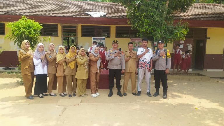 Kapolsek BMT Goes To School, Edukasi Pelajar dan Bagikan 250 Masker Gratis