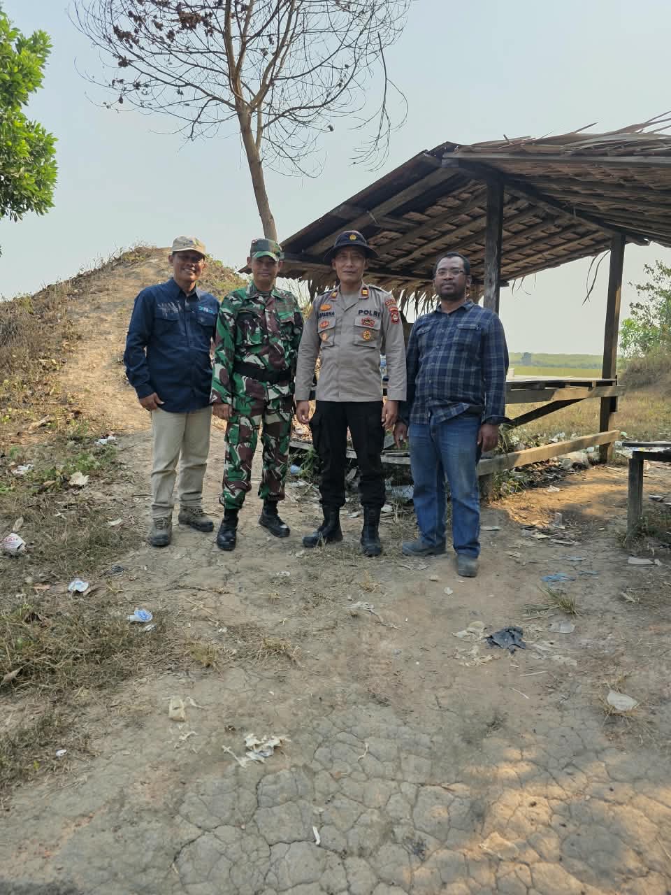 Antisipasi karhutla Polsek Tanjung Batu Polres Ogan Ilir Gencarkan Patroli di Titik Rawan Karhutla Desa Burai