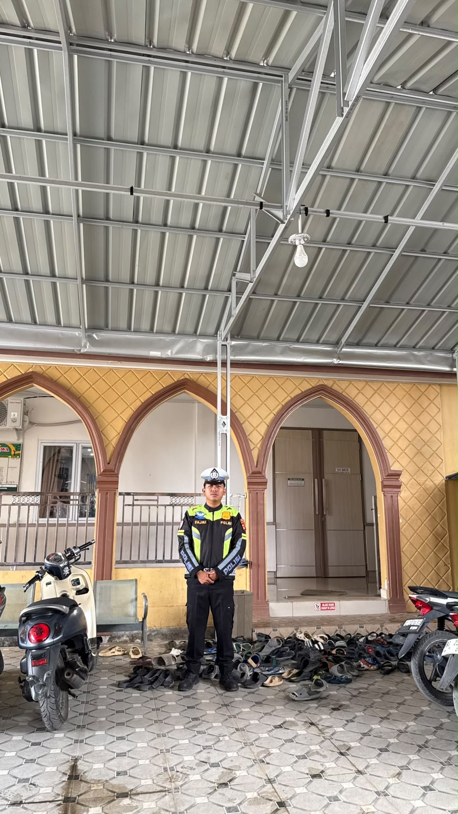 Amankan Salat Jumat, Satlantas Polres Empat Lawang Gelar Giat Pasti di Masjid Zam At-Taqwa