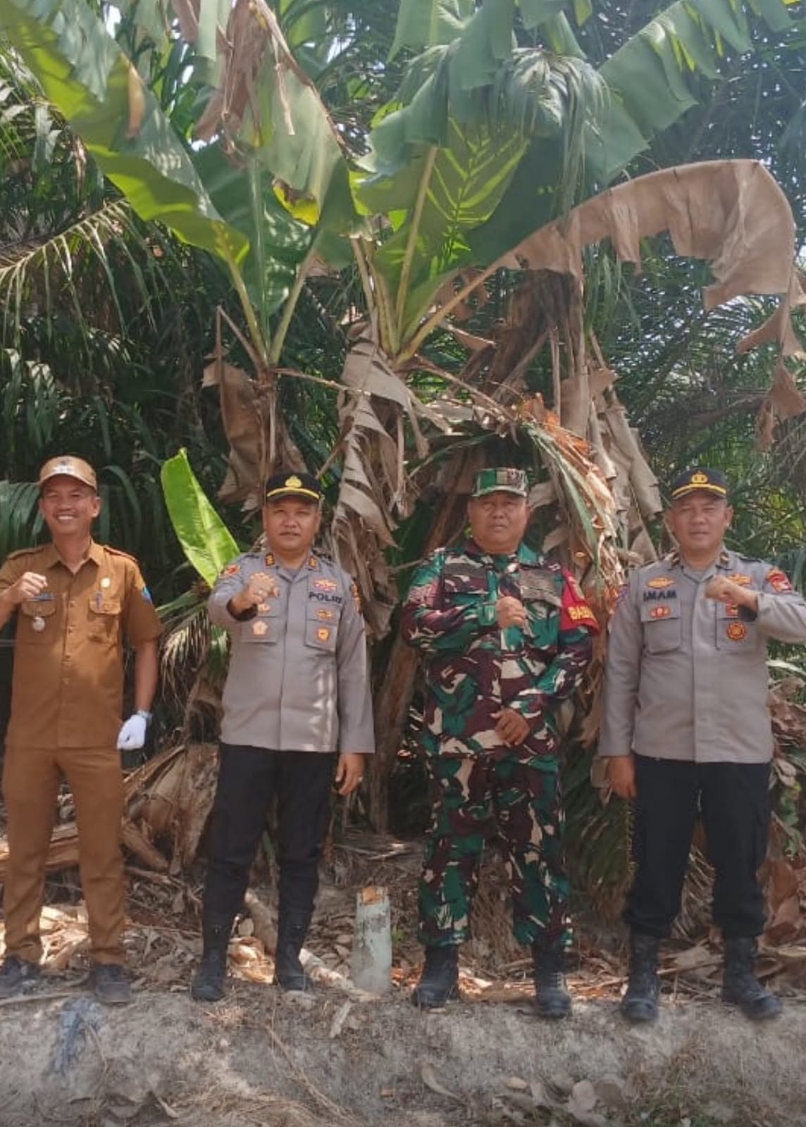 Cegah Karhutla, Polsek Lempuing Patroli di Seputaran Kebun Desa Cahya Maju