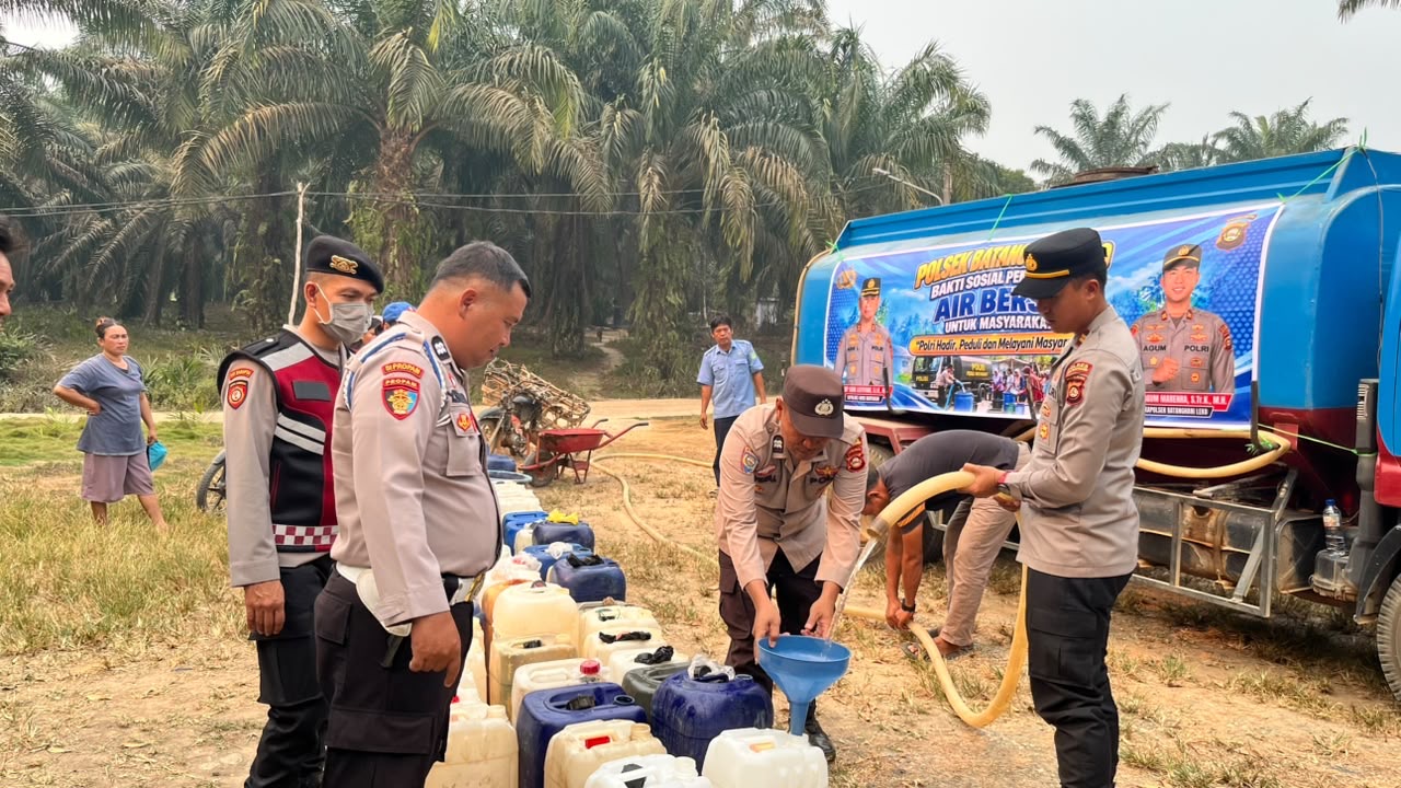 Polsek Batanghari Leko Salurkan 10.000 Liter Air Bersih untuk Warga Terdampak Kemarau