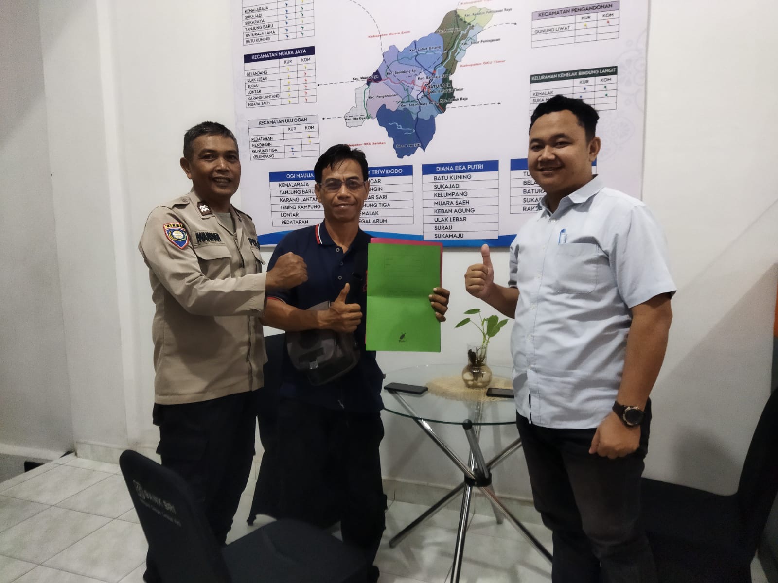 Kegiatan Kanit Binmas Polsek Baturaja Timur Mendampingi Kelompok Tani dalam Pengajuan KUR BRI