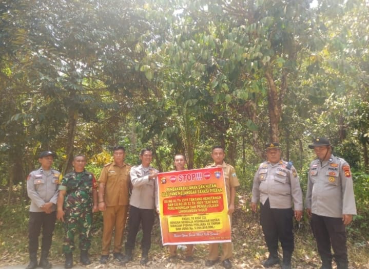 Kapolsek Sosoh Buay Rayap Bersama Bhabinkamtibmas Ajak Masyarakat Cegah Karhutlah