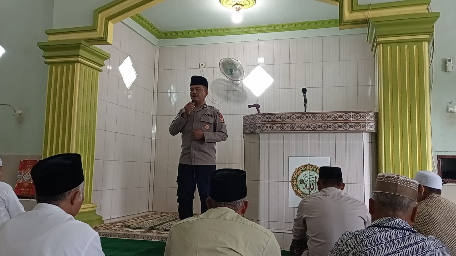 safari salat zuhur polsek kikim timur, ajak jamaah perkuat kamtibmas dan cegah karhutla