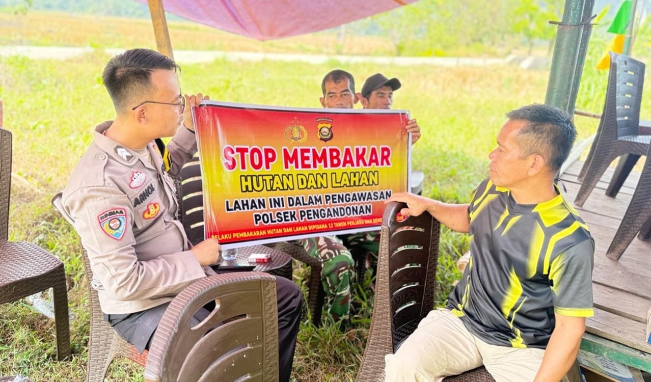 Polsek Pengandonan Gencarkan Mitigasi Karhutla, Bhabinkamtibmas Edukasi Warga Cegah Kebakaran Hutan dan Lahan
