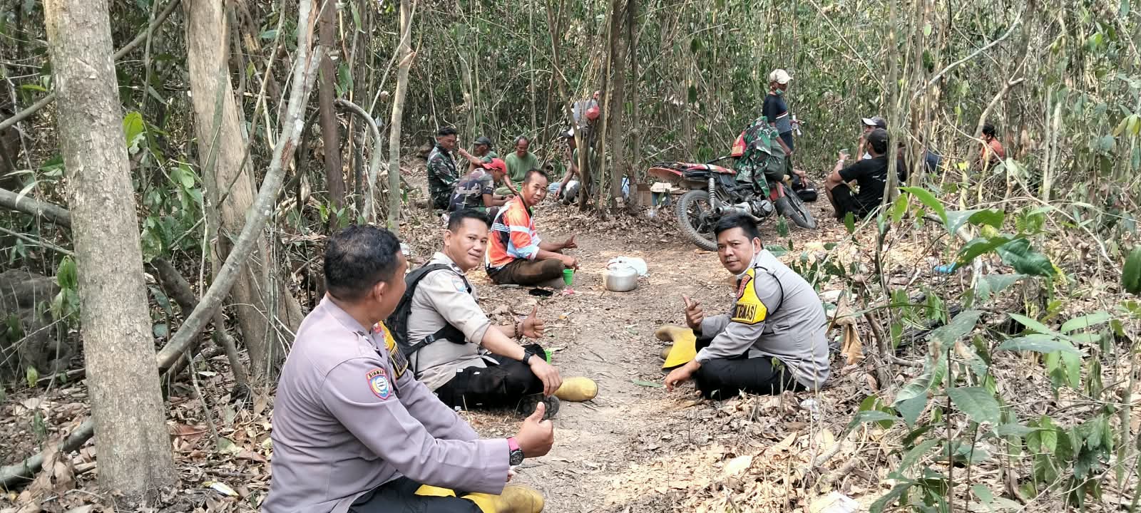 Bhabinkamtibmas Desa Rambang senuling Gencar Sosialisasi Cegah Karhutla di Musim Kemarau