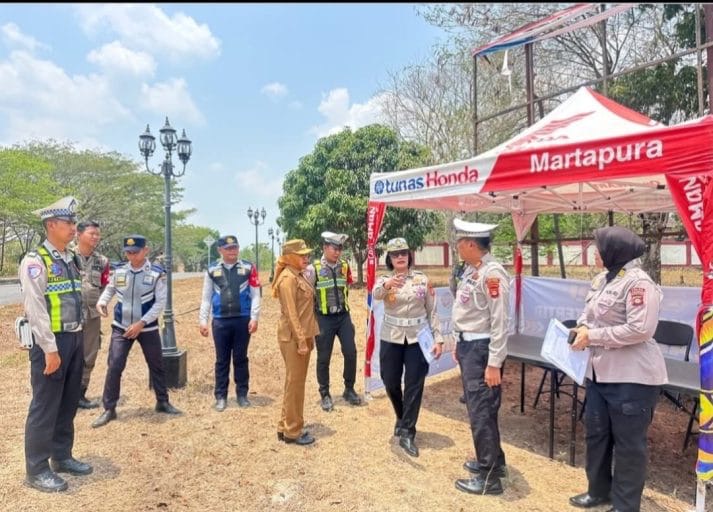 Lihat Langsung Pos Pantau, Kasat Lantas OKU Timur Dorong Warga Budayakan Tertib Berlalu Lintas