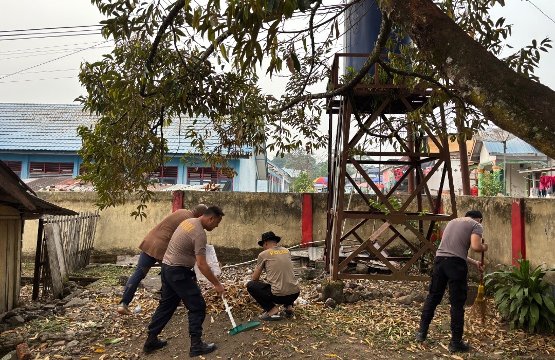 Polsek Muara Pinang Gelar Belida, Personel Gotong Royong Ciptakan Lingkungan Mako Bersih dan Asri