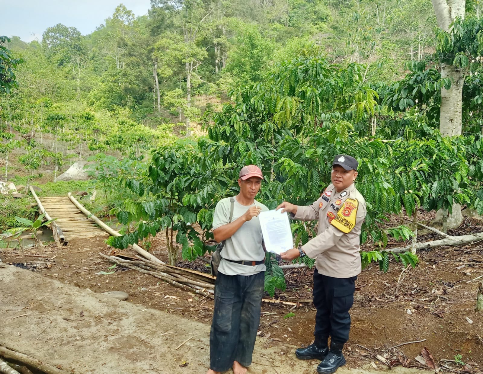 Cegah Karhutla Sejak Dini, Polsek Semendo Darat Laut Intensifkan Patroli dan Mitigasi