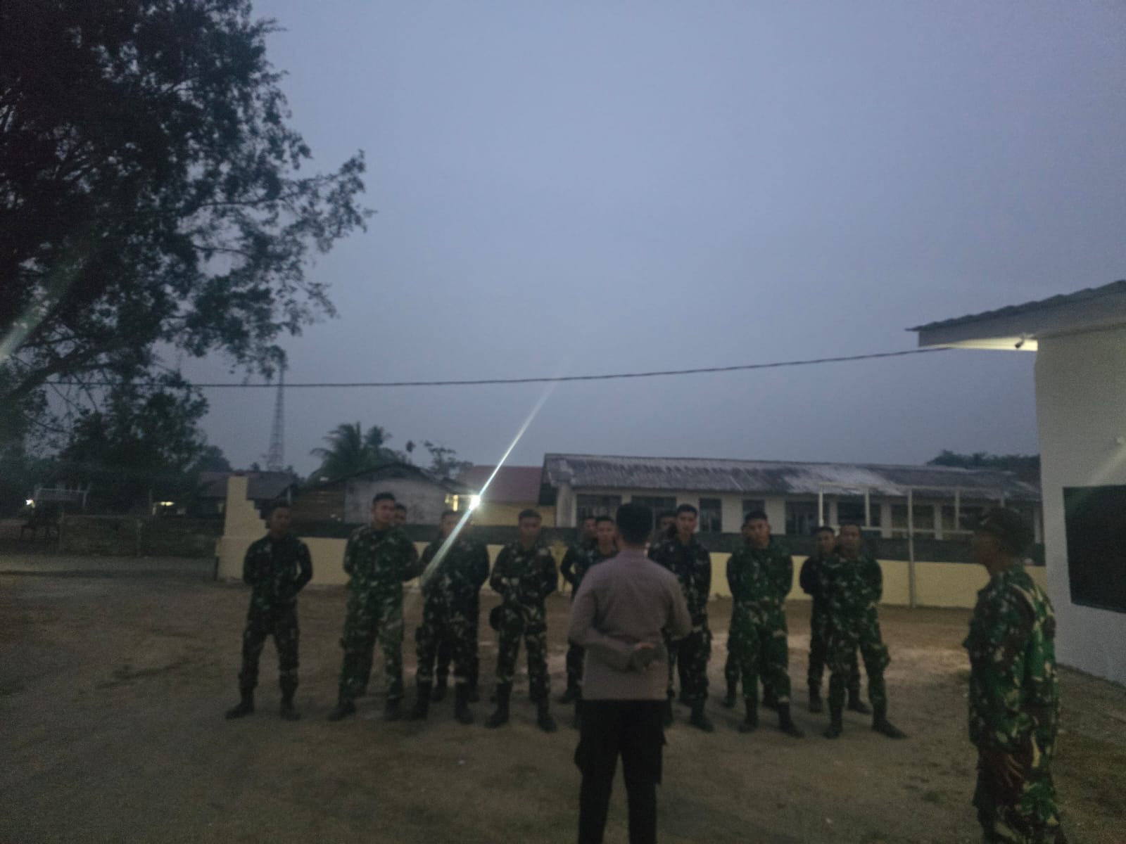 Perkuat Penanganan Karhutla, Polsek Muara Kuang Polres Ogan Ilir Sambut 15 Personel BKO TNI
