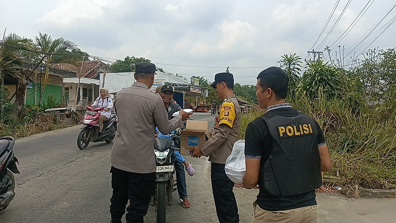 Polsek Lubuk Raja Gelar Binrohtal dan Sedekah Jumat, Perkuat Pembinaan Mental Personel