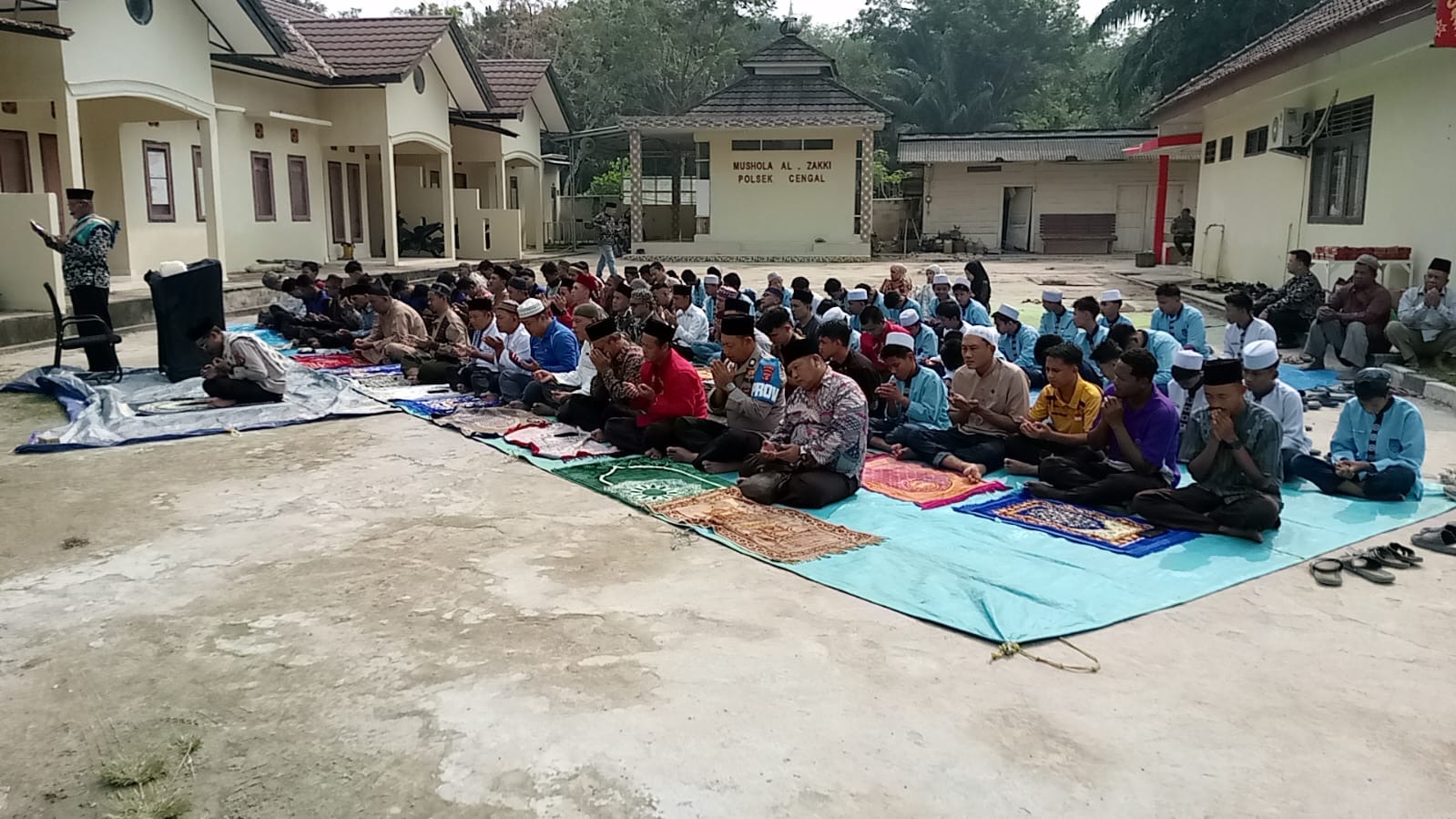 Polsek Cengal Gelar Shalat Istisqa Bersama Warga, Doakan Turunnya Hujan
