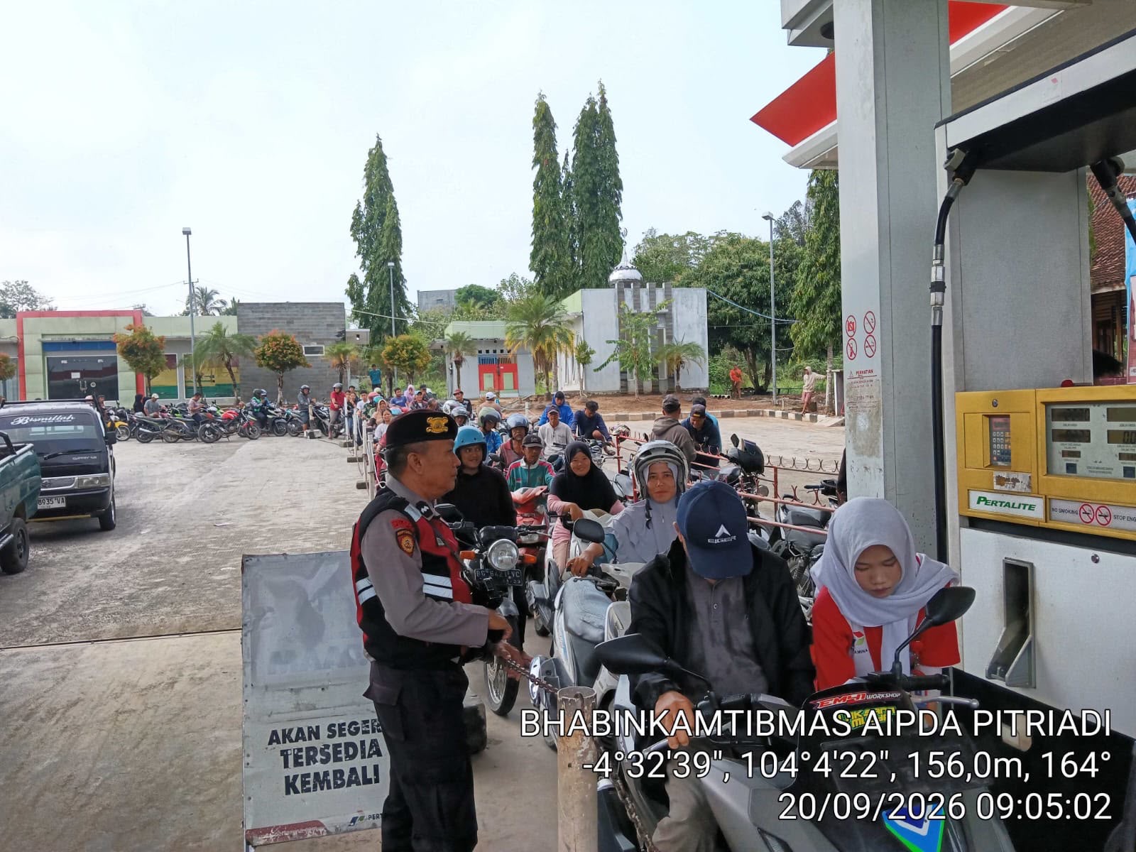 Polsek Muaradua Lakukan Pam dan Monitoring di SPBU 2432162 Muaradua, Antrian BBM Tertib