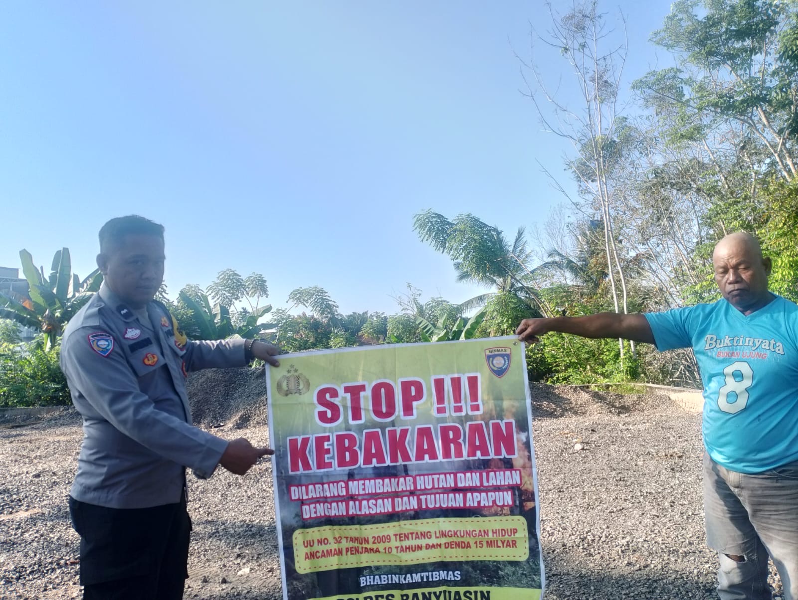 Cegah Karhutla, Bhabinkamtibmas Polsek Betung Sosialisasikan Larangan Pembakaran Lahan di Desa Suka Mulya