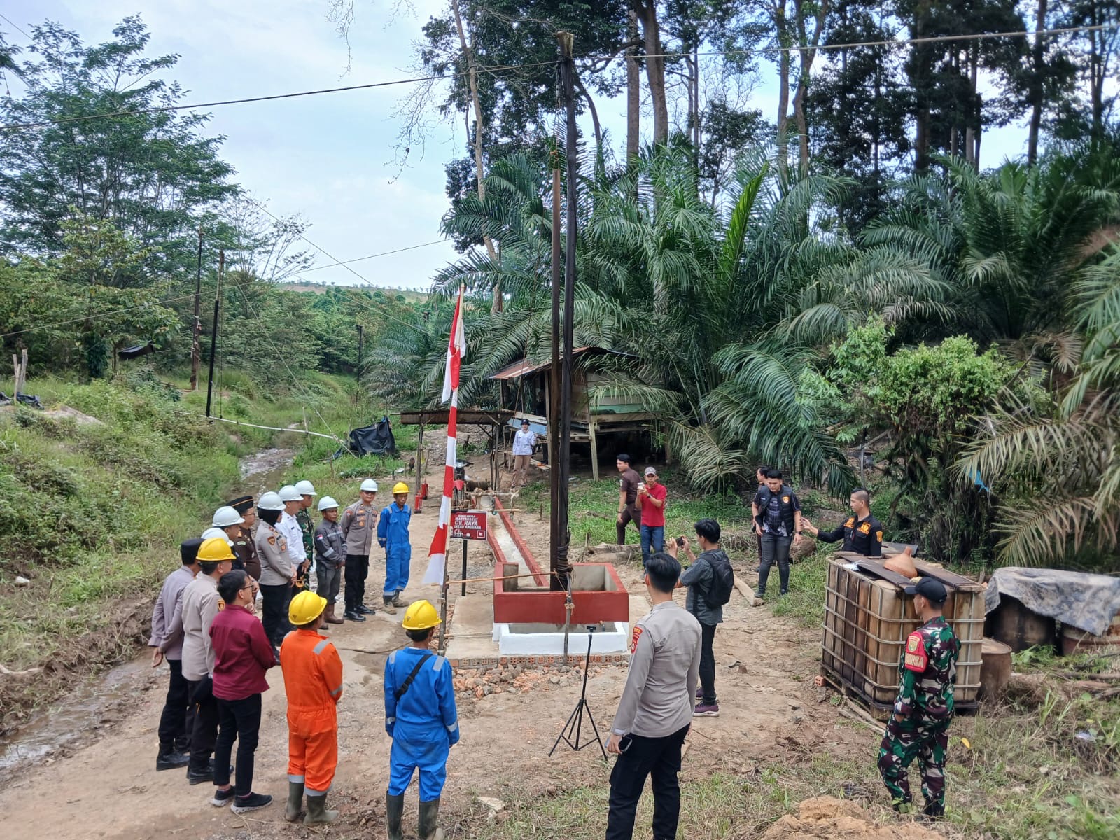 Polres Muratara Gelar Apel Ikrar & Deklarasi Peresmian Tata Kelola Sumur Minyak Masyarakat Sesuai Permen ESDM No.14/2025