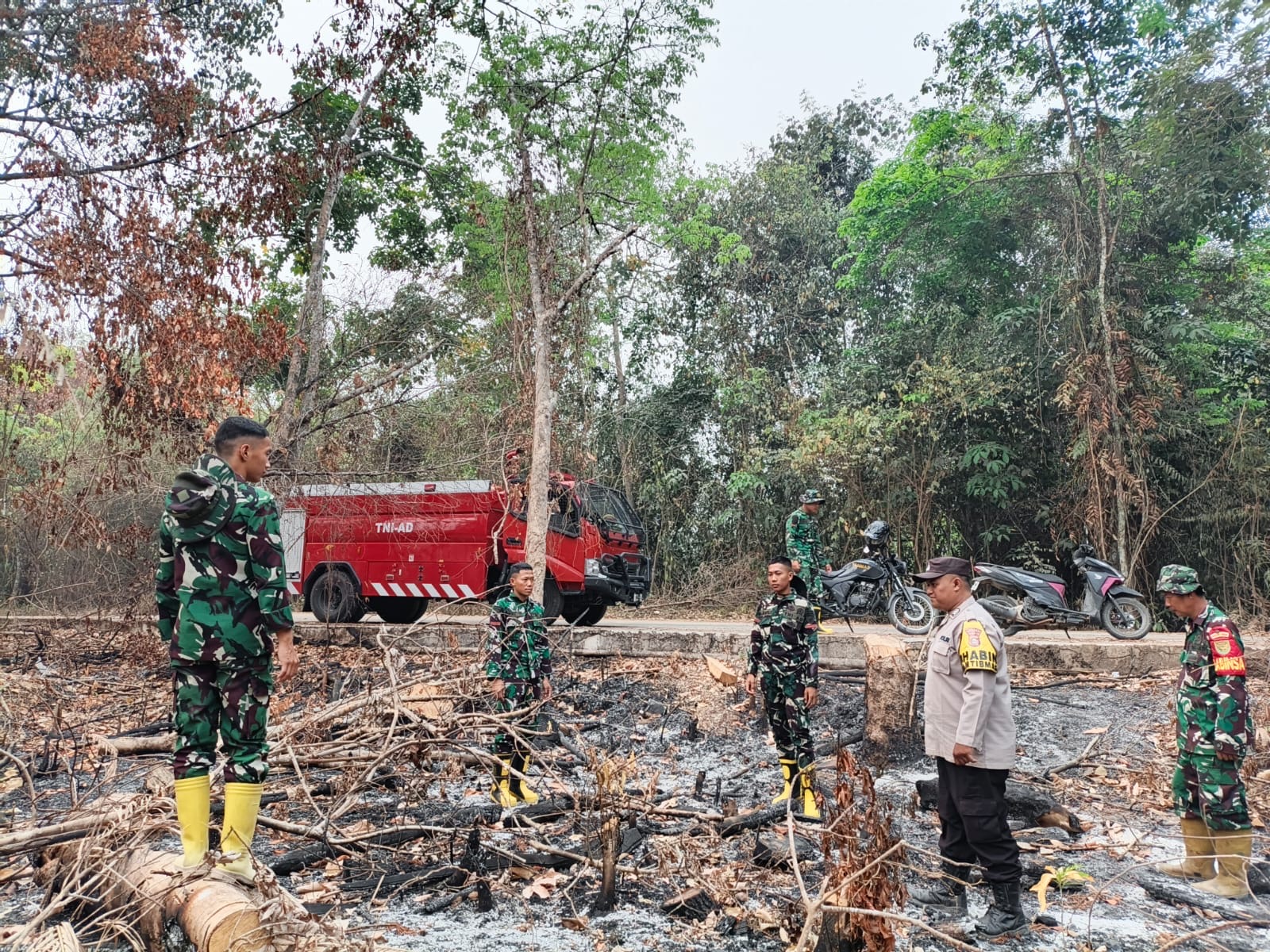 *Sinergi Polri-TNI Cegah Karhutla, Hotspot di Kuang Anyar Berhasil Dipadamkan*