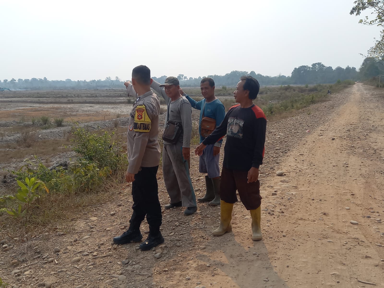 Polsek Lembak Verifikasi Hotspot BRIN di Lahan Cetak Sawah Desa Petanang