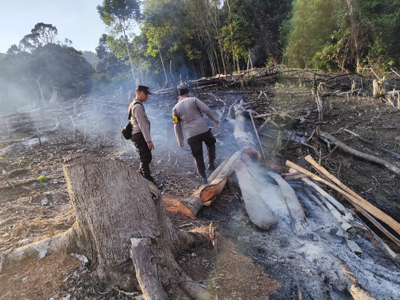Polsek Ulu Ogan Pantau Titik Hotspot Karhutbunlah, Petugas Temukan Lahan Perkebunan Warga dalam Kondisi Api Padam