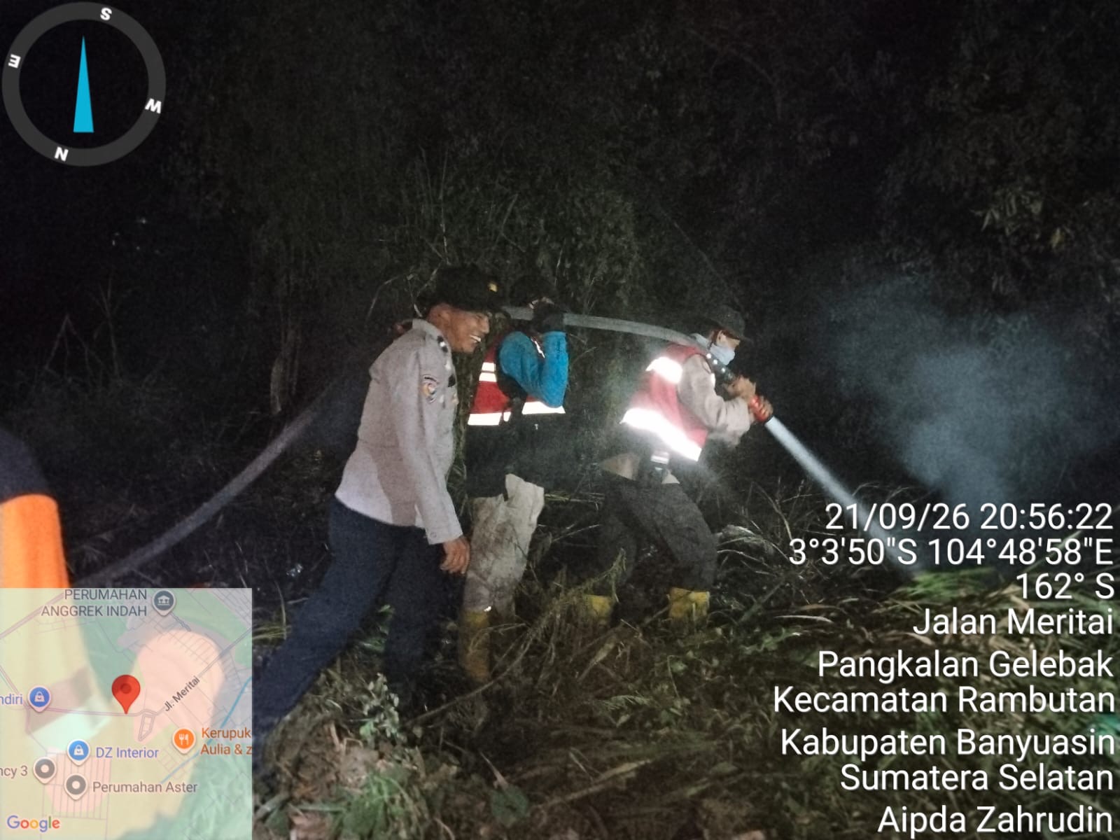 Polsek Rambutan Bersama MPA dan PT SK Padamkan Karhutla di Sungai Pinang